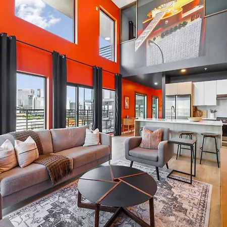 The Rhythm And Rooftop Penthouse Walk To Broadway With Pool And Amazing Views